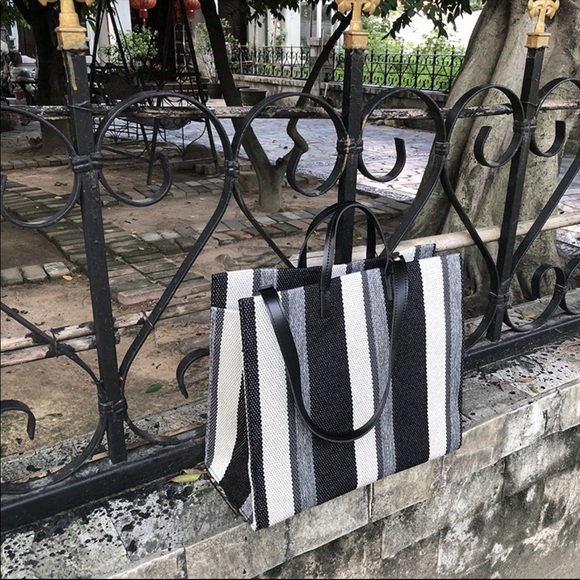 Handbags - 3/$30 ⭐️HOST PICK⭐️Striped canvas tote bag beach